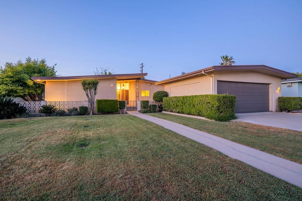 Image 5 of property listing at 822 W Princeton Avenue, Fresno, CA 93705