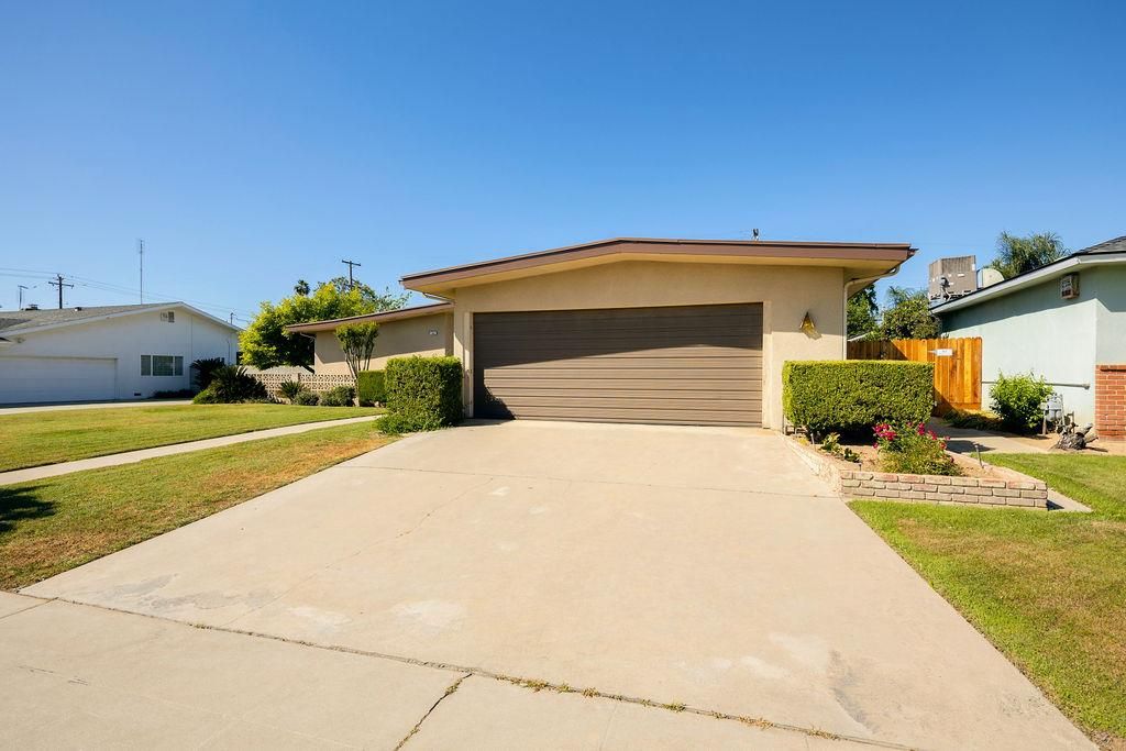 Image 54 of property listing at 822 W Princeton Avenue, Fresno, CA 93705