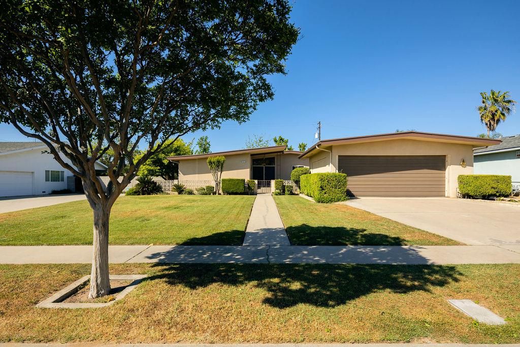 Image 55 of property listing at 822 W Princeton Avenue, Fresno, CA 93705