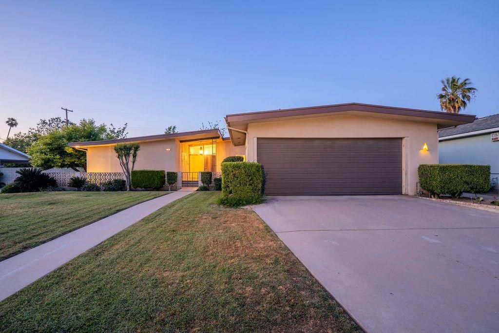 Image 8 of property listing at 822 W Princeton Avenue, Fresno, CA 93705