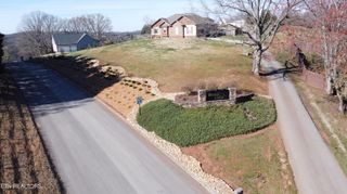 2440 Whisper Creek Drive, Friendsville, TN 37737