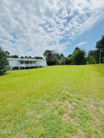 5517 Gilcrest Sands Drive, Hope Mills, NC 28348