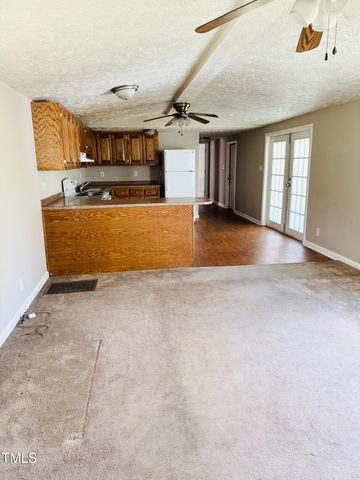 5517 Gilcrest Sands Drive, Hope Mills, NC 28348