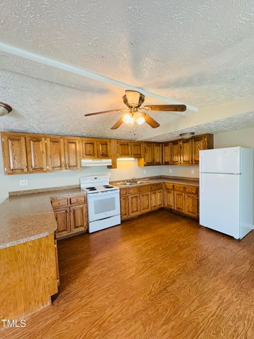 5517 Gilcrest Sands Drive, Hope Mills, NC 28348