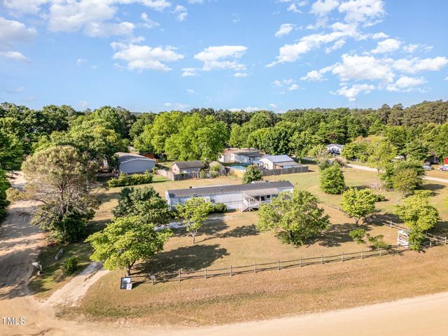 5517 Gilcrest Sands Drive, Hope Mills, NC 28348