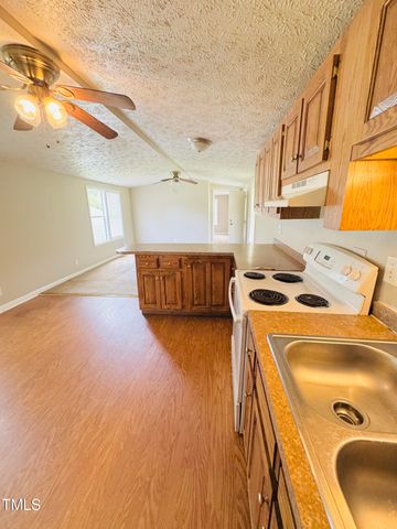 5517 Gilcrest Sands Drive, Hope Mills, NC 28348