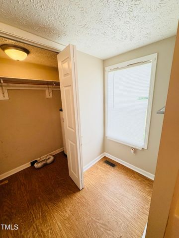 5517 Gilcrest Sands Drive, Hope Mills, NC 28348