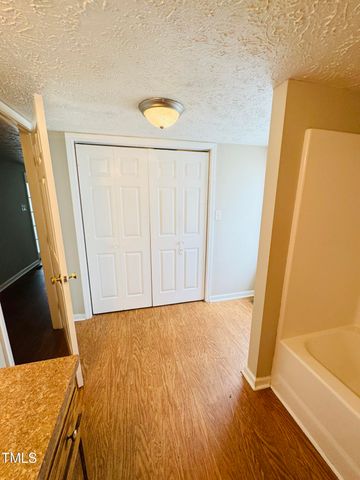 5517 Gilcrest Sands Drive, Hope Mills, NC 28348