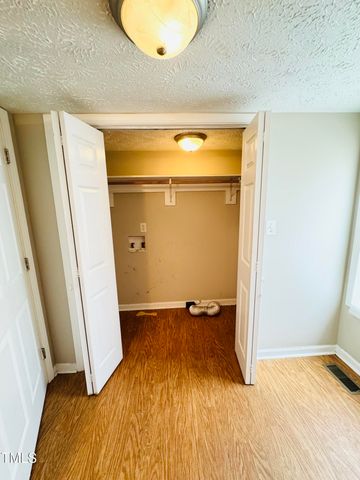 5517 Gilcrest Sands Drive, Hope Mills, NC 28348