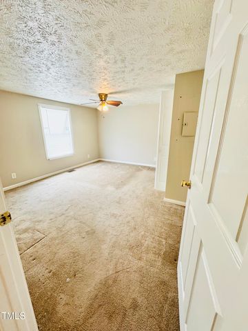5517 Gilcrest Sands Drive, Hope Mills, NC 28348