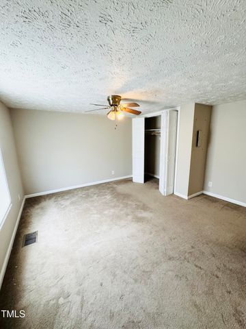 5517 Gilcrest Sands Drive, Hope Mills, NC 28348