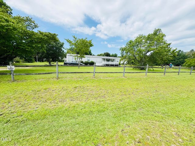 5517 Gilcrest Sands Drive, Hope Mills, NC 28348