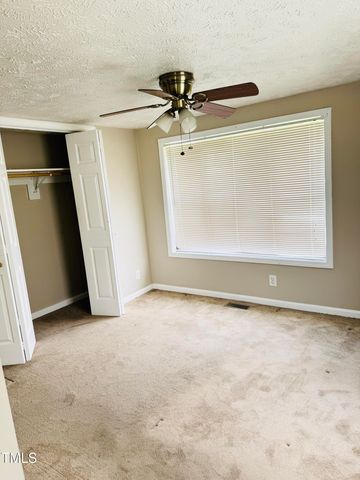5517 Gilcrest Sands Drive, Hope Mills, NC 28348