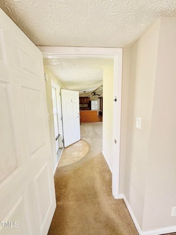 5517 Gilcrest Sands Drive, Hope Mills, NC 28348