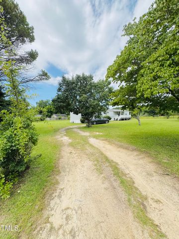 5517 Gilcrest Sands Drive, Hope Mills, NC 28348