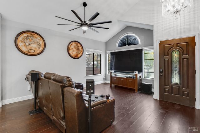 257 Valley Oak Ln, Vallejo, CA 94591