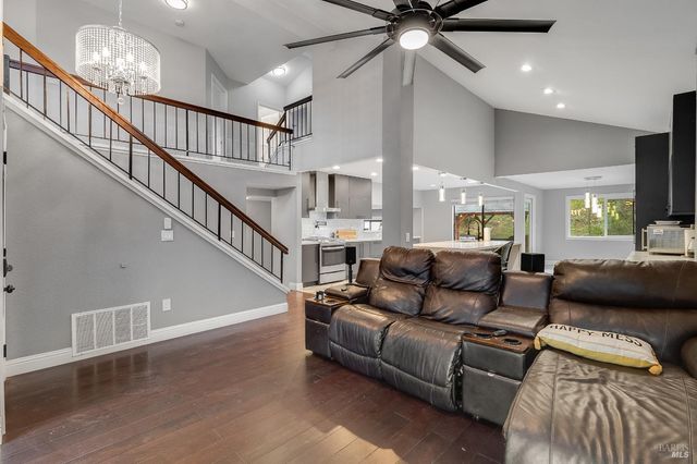 257 Valley Oak Ln, Vallejo, CA 94591