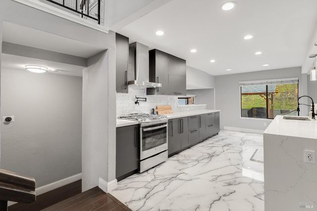 257 Valley Oak Ln, Vallejo, CA 94591