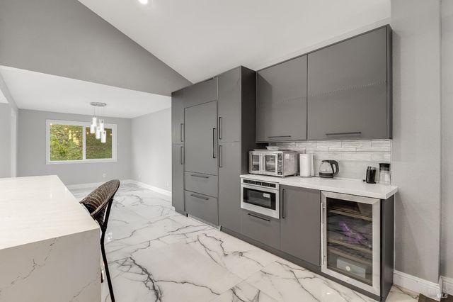 257 Valley Oak Ln, Vallejo, CA 94591