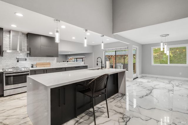 257 Valley Oak Ln, Vallejo, CA 94591