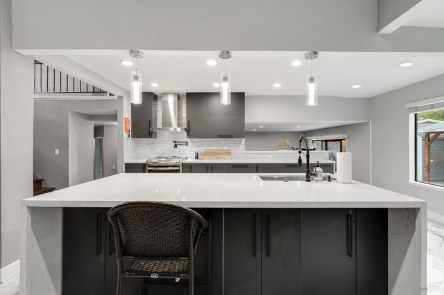 257 Valley Oak Ln, Vallejo, CA 94591