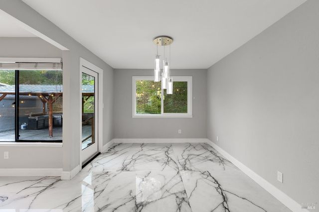 257 Valley Oak Ln, Vallejo, CA 94591