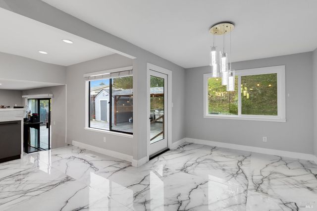 257 Valley Oak Ln, Vallejo, CA 94591