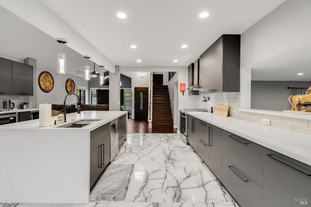 257 Valley Oak Ln, Vallejo, CA 94591