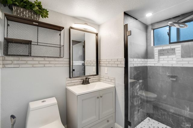 257 Valley Oak Ln, Vallejo, CA 94591