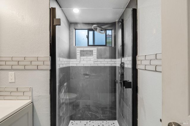 257 Valley Oak Ln, Vallejo, CA 94591