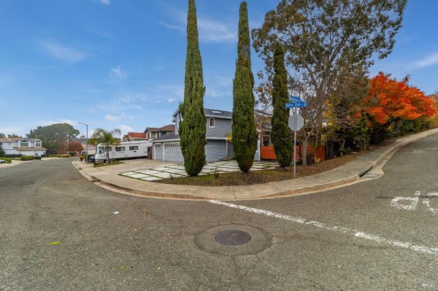 257 Valley Oak Ln, Vallejo, CA 94591