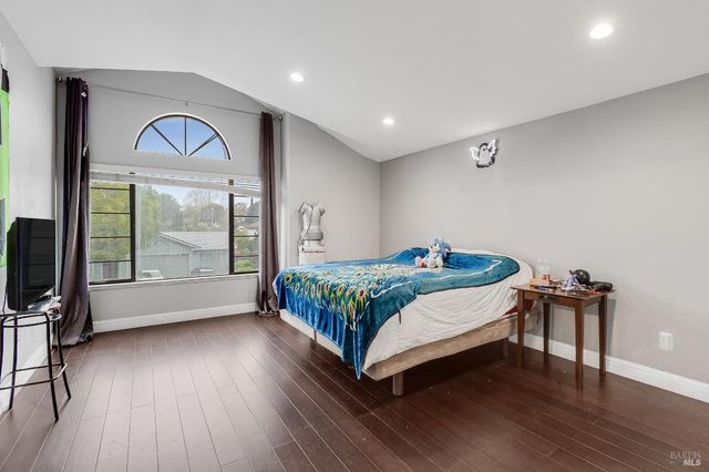 257 Valley Oak Ln, Vallejo, CA 94591