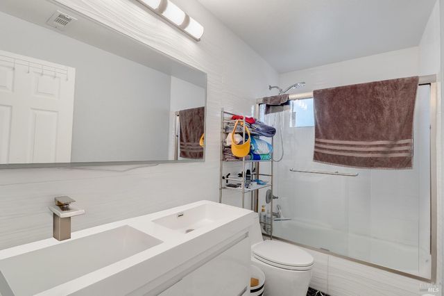 257 Valley Oak Ln, Vallejo, CA 94591