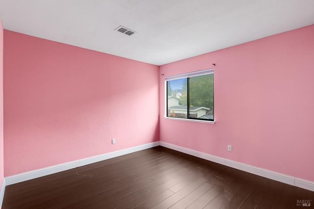 257 Valley Oak Ln, Vallejo, CA 94591