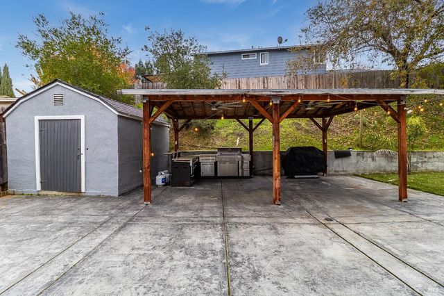 257 Valley Oak Ln, Vallejo, CA 94591