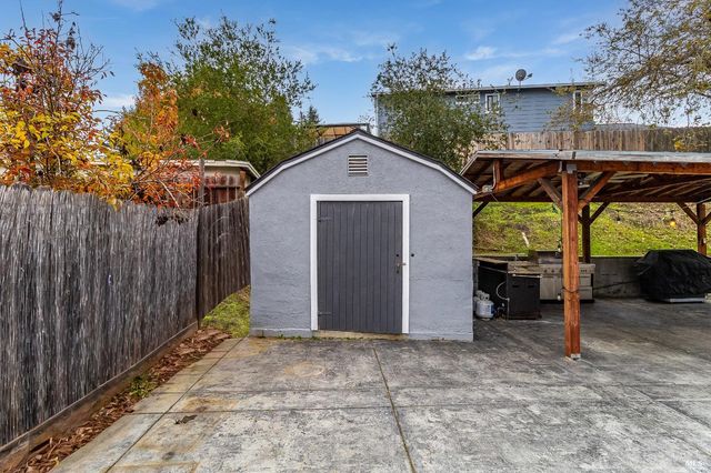 257 Valley Oak Ln, Vallejo, CA 94591