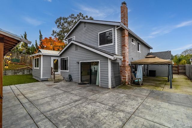 257 Valley Oak Ln, Vallejo, CA 94591