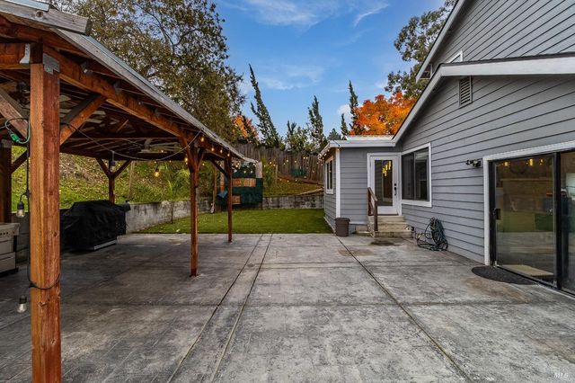 257 Valley Oak Ln, Vallejo, CA 94591