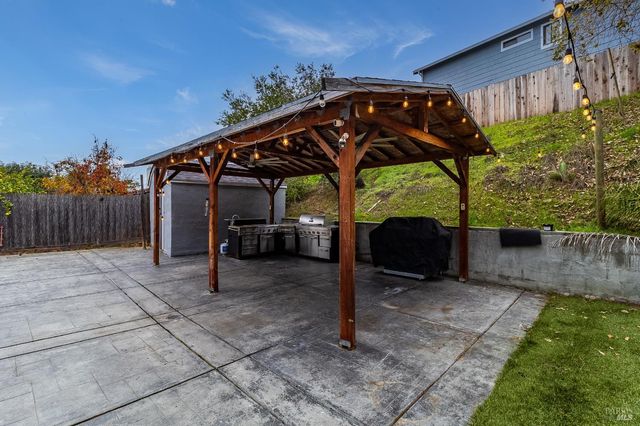 257 Valley Oak Ln, Vallejo, CA 94591