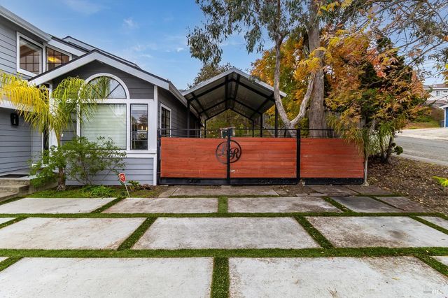 257 Valley Oak Ln, Vallejo, CA 94591