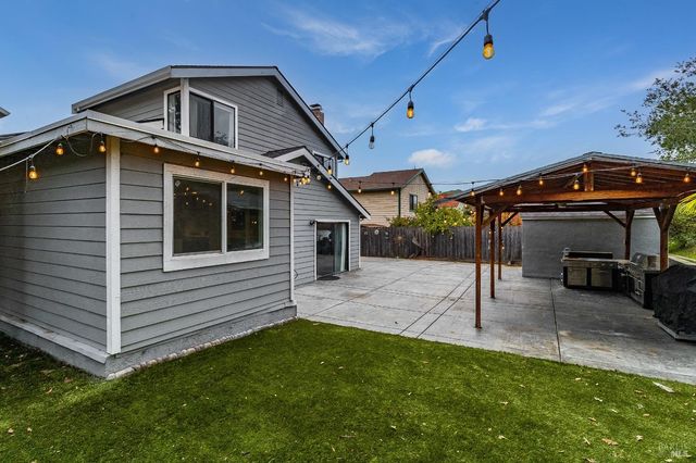 257 Valley Oak Ln, Vallejo, CA 94591