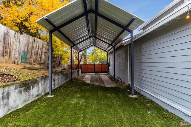 257 Valley Oak Ln, Vallejo, CA 94591