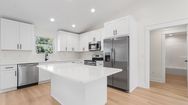 84 W Oleander Avenue, Defuniak Springs, FL 32433