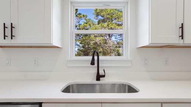 84 W Oleander Avenue, Defuniak Springs, FL 32433