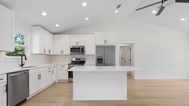 84 W Oleander Avenue, Defuniak Springs, FL 32433