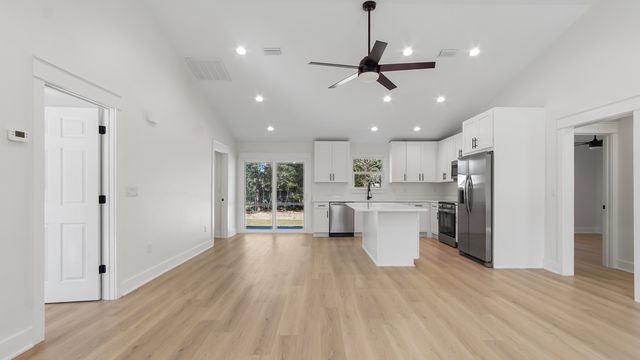 84 W Oleander Avenue, Defuniak Springs, FL 32433