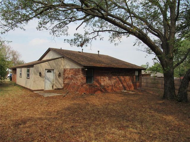105 Stonewood Drive, Noble, OK 73068
