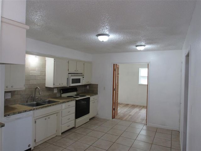 105 Stonewood Drive, Noble, OK 73068