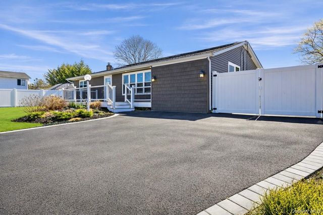 26 Patrician Street, Holbrook, NY 11741