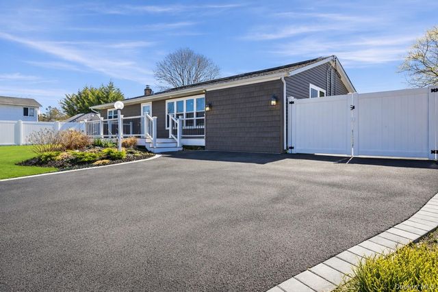 26 Patrician Street, Holbrook, NY 11741